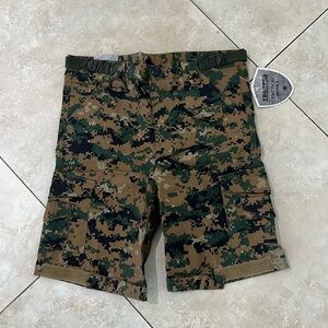 NWT TROOPER Tactival Camouflage Boys Shorts Size Medium (sz 10)